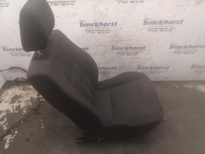 Stoel links van een Opel Agila (B) 1.0 12V 2010