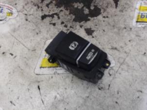 Begagnade Brytare, parkeringsbroms BMW 5 serie Touring (F11) 523i 24V Pris € 15,75 Marginaltabell erbjuds av Binckhorst BV