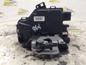 Begagnade Dörrlåsmekanism, 4-dörrars, höger fram Audi A2 (8Z0) 1.4 TDI Pris € 36,75 Marginaltabell erbjuds av Binckhorst BV