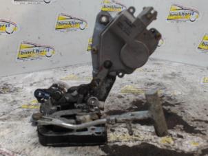 Begagnade Dörrmekanism, 4-dörrars, höger bak Daihatsu YRV (M2) 1.3 16V DVVT Pris € 31,50 Marginaltabell erbjuds av Binckhorst BV