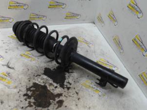 Gebruikte Schokdemperpoot links-voor Peugeot 108 1.0 12V VVT-i Prijs € 42,00 Margeregeling aangeboden door Binckhorst BV