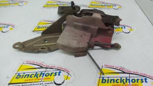 Begagnade Dörrlåsmekanism, 2-dörrars, höger Opel Calibra 2.0i Pris € 42,00 Marginaltabell erbjuds av Binckhorst BV