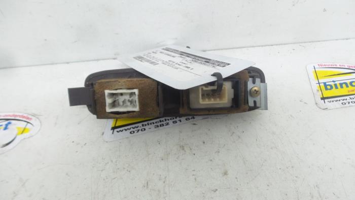 Schakelaar Elektrisch Raam van een Mazda 323 C (BA13) 1.5i 16V 1995