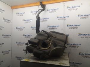 Gebruikte Tank Volkswagen Touran (1T1/T2) 1.6 FSI 16V Prijs € 47,25 Margeregeling aangeboden door Binckhorst BV