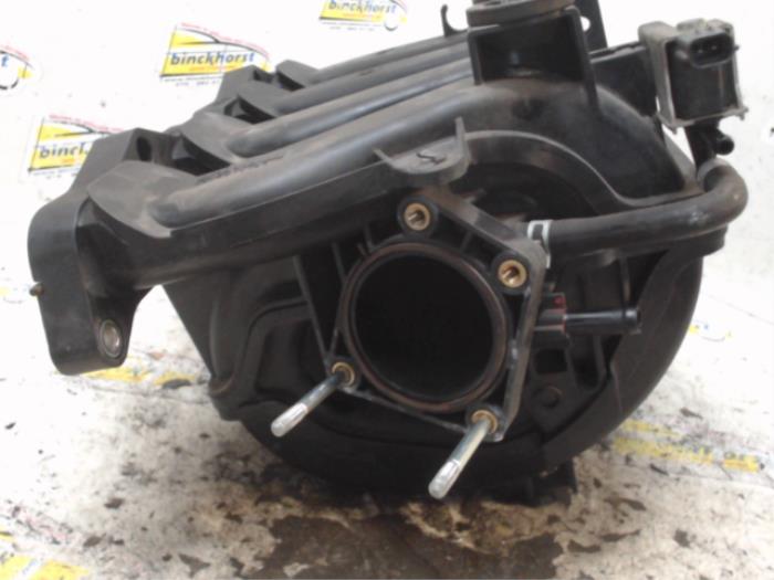 Insugsrör från en Fiat Sedici (189) 1.6 16V 2010