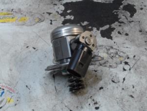 Gebruikte Hogedrukpomp Mercedes CLA AMG (118.3) 2.0 CLA-35 AMG Turbo 16V 4-Matic Prijs € 157,50 Margeregeling aangeboden door Binckhorst BV