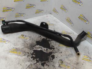 Begagnade Påfyllningsrör, bränsletank Renault Clio III (BR/CR) 1.2 16V 75 Pris € 31,50 Marginaltabell erbjuds av Binckhorst BV