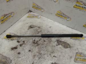 Gebruikte Kofferdekseldemper rechts-achter Kia Soul I (AM) 1.6 CVVT 16V Prijs € 21,00 Margeregeling aangeboden door Binckhorst BV