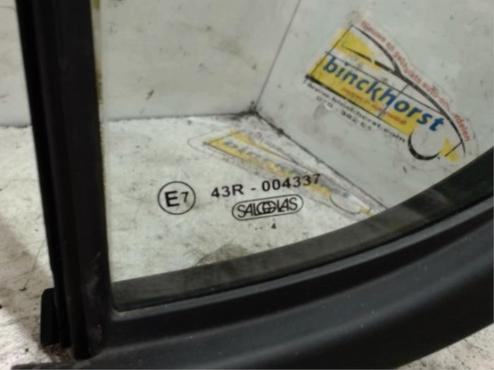 Sidofönster, vänster bak från en Suzuki Splash 1.0 12V 2014