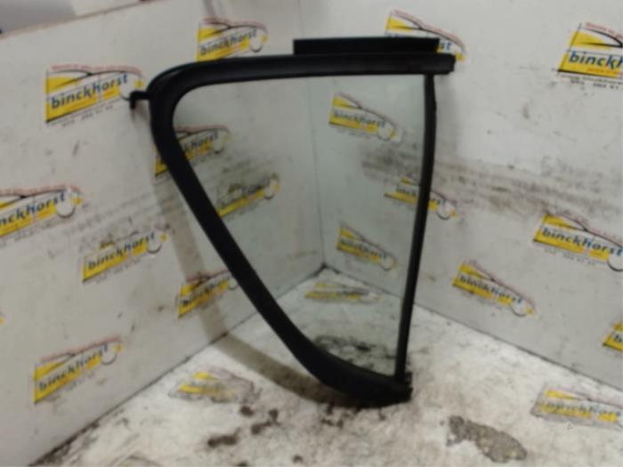 Sidofönster, vänster bak från en Suzuki Splash 1.0 12V 2014