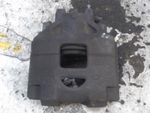 Gebruikte Remklauw (Tang) links-voor Toyota Yaris III (P13) 1.33 16V Dual VVT-I Prijs € 26,25 Margeregeling aangeboden door Binckhorst BV