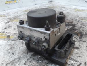 Używane Pompa ABS Nissan Note (E11) 1.4 16V Cena € 78,75 Procedura marży oferowane przez Binckhorst BV