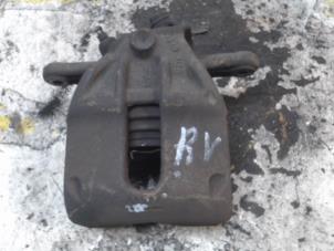 Używane Zacisk hamulcowy prawy przód Nissan Note (E11) 1.4 16V Cena € 31,50 Procedura marży oferowane przez Binckhorst BV