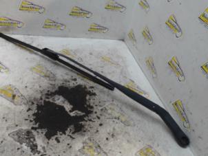 Gebruikte Ruitenwisserarm voor Opel Meriva 1.6 Prijs € 10,50 Margeregeling aangeboden door Binckhorst BV