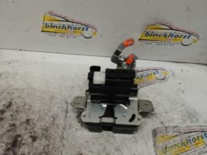 Używane Mechanizm zamka tylnej klapy Mitsubishi Colt (Z2/Z3) 1.3 16V Cena € 21,00 Procedura marży oferowane przez Binckhorst BV