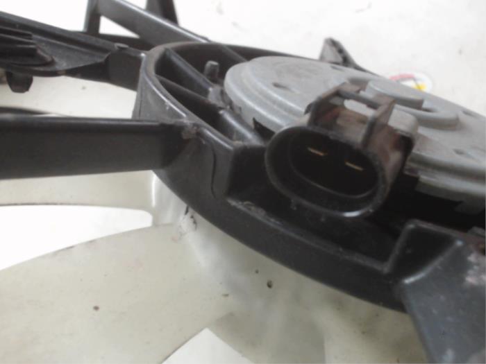 Kylfläkt från en Toyota Prius (ZVW5) 1.8 16V Hybrid 2018