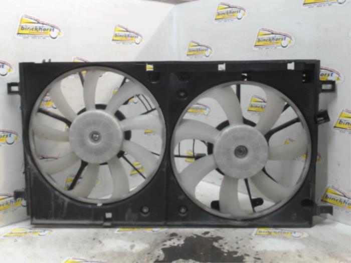 Kylfläkt från en Toyota Prius (ZVW5) 1.8 16V Hybrid 2018