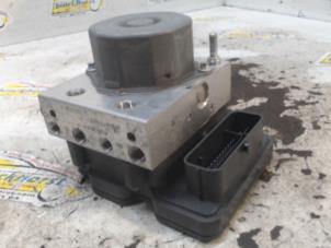 Używane Pompa ABS Dacia Sandero II 1.0 Sce 75 12V Cena € 131,25 Procedura marży oferowane przez Binckhorst BV