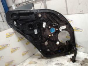 Używane Mechanizm szyby lewej tylnej wersja 4-drzwiowa Kia Niro I (DE) 1.6 GDI Hybrid Cena € 36,75 Procedura marży oferowane przez Binckhorst BV