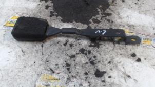 Używane Wtyk pasa bezpieczenstwa lewy przód Volkswagen Caddy III (2KA,2KH,2CA,2CH) 1.6 TDI 16V Cena € 15,75 Procedura marży oferowane przez Binckhorst BV