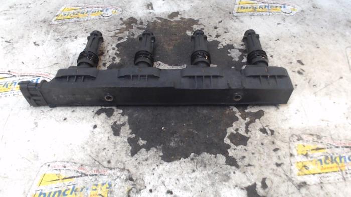 Bobine van een Opel Corsa D 1.2 16V 2007