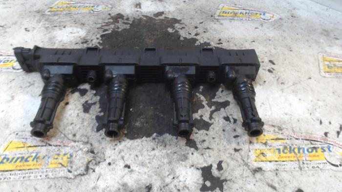 Bobine van een Opel Corsa D 1.2 16V 2007