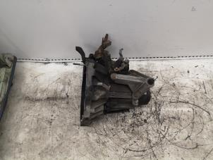 Używane Skrzynia biegów Nissan NV 200 (M20M) 1.5 dCi 86 Cena € 315,00 Procedura marży oferowane przez Binckhorst BV