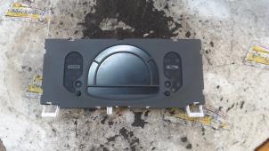 Używane Tablica rozdzielcza Renault Modus/Grand Modus (JP) 1.4 16V Cena € 52,50 Procedura marży oferowane przez Binckhorst BV