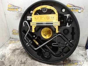 Gebruikte Krik Renault Clio Prijs € 31,50 Margeregeling aangeboden door Binckhorst BV