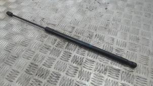 Gebruikte Gasdemper Motorkap rechts Mercedes E (W212) E-350 CDI BlueEfficiency V6 24V 4-Matic Prijs € 15,75 Margeregeling aangeboden door Binckhorst BV