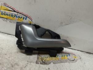 Gebruikte Portiergreep 4Deurs links-achter Kia Rio III (UB) 1.4 CVVT 16V Prijs € 10,50 Margeregeling aangeboden door Binckhorst BV