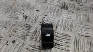 Używane Przelacznik elektrycznej szyby Peugeot Expert (V1/VA/VB/VE/VF/VT/VY) e-Expert Cena € 19,06 Z VAT oferowane przez Binckhorst BV