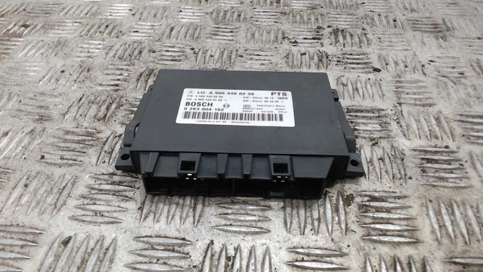 PDC Module van een Volkswagen Crafter 2.5 TDI 30/35/50 2010