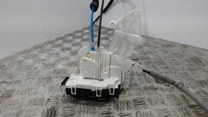 Używane Mechanizm blokady drzwi prawych tylnych wersja 4-drzwiowa Mercedes E (W212) E-350 CDI BlueEfficiency V6 24V 4-Matic Cena € 36,75 Procedura marży oferowane przez Binckhorst BV