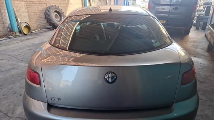 Achterklep van een Alfa Romeo GT (937) 1.8 Twin Spark 16V 2005