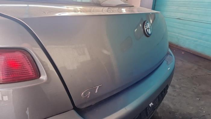 Achterklep van een Alfa Romeo GT (937) 1.8 Twin Spark 16V 2005