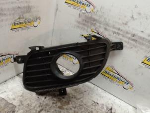 Begagnade Täcklock, dimljus, vänster Mercedes A (W169) 2.0 A-180 CDI 16V Pris € 15,75 Marginaltabell erbjuds av Binckhorst BV