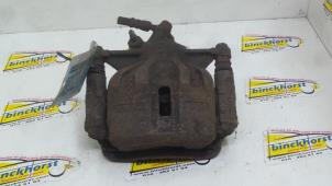 Begagnade Främre bromsok, höger Toyota Corolla (E10) 1.6 i 16V Pris € 36,75 Marginaltabell erbjuds av Binckhorst BV