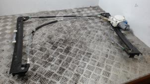 Gebruikte Ruitmechaniek 2Deurs links-voor Mini Mini Cooper S (R53) 1.6 16V Prijs € 47,25 Margeregeling aangeboden door Binckhorst BV