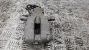 Gebruikte Remklauw (Tang) links-achter Lancia Delta (844) 1.4 T-Jet 16V 120 Prijs € 42,00 Margeregeling aangeboden door Binckhorst BV