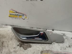 Begagnade Dörrhandtag, 4-dörrars, höger fram Mercedes A (W169) 2.0 A-180 CDI 16V Pris € 15,75 Marginaltabell erbjuds av Binckhorst BV