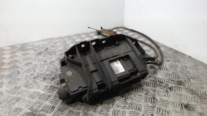 Używane Modul hamulca postojowego Renault Scénic II (JM) 2.0 16V Cena € 131,25 Procedura marży oferowane przez Binckhorst BV