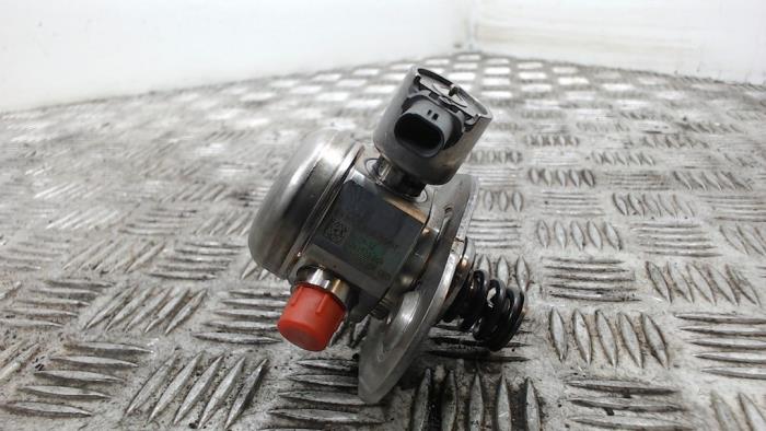 Högtryckspump från en BMW 2 serie Active Tourer (F45) 218i 1.5 TwinPower Turbo 12V 2015