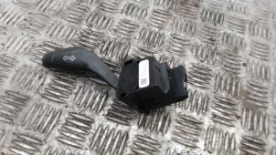 Używane Przelacznik kierunkowskazu Ford Focus 3 1.0 Ti-VCT EcoBoost 12V 125 Cena € 21,00 Procedura marży oferowane przez Binckhorst BV
