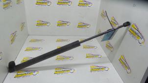 Begagnade Gasfjäder, höger bak Volkswagen Sharan (7M8/M9/M6) 2.0 TDI Pris € 21,00 Marginaltabell erbjuds av Binckhorst BV