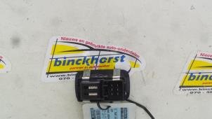 Begagnade Brytare, eldrivna fönster Jeep Grand Cherokee (WK/WK2) 3.0 CRD V6 24V Pris € 31,50 Marginaltabell erbjuds av Binckhorst BV