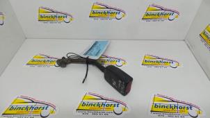 Begagnade Främre bältesspänne, vänster Hyundai H-100 2.5 Diesel Pris € 15,75 Marginaltabell erbjuds av Binckhorst BV