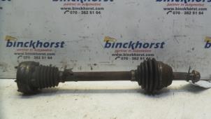 Begagnade Drivaxel, vänster fram Volkswagen Polo III (6N1) 1.9 D Pris € 26,25 Marginaltabell erbjuds av Binckhorst BV