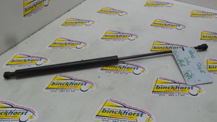 Gasfjäder, höger bak från en Peugeot 206 (2A/C/H/J/S) 2.0 XS,XT HDi 2004