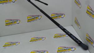 Begagnade Främre torkararm Hyundai H100 Pris € 15,75 Marginaltabell erbjuds av Binckhorst BV